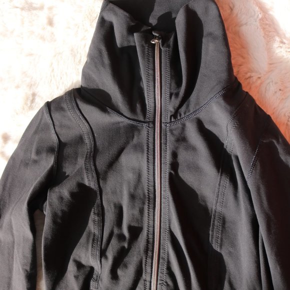 Lululemon full zip thick and stretchy sweater/jacket sz 2 - Picture 5 of 6